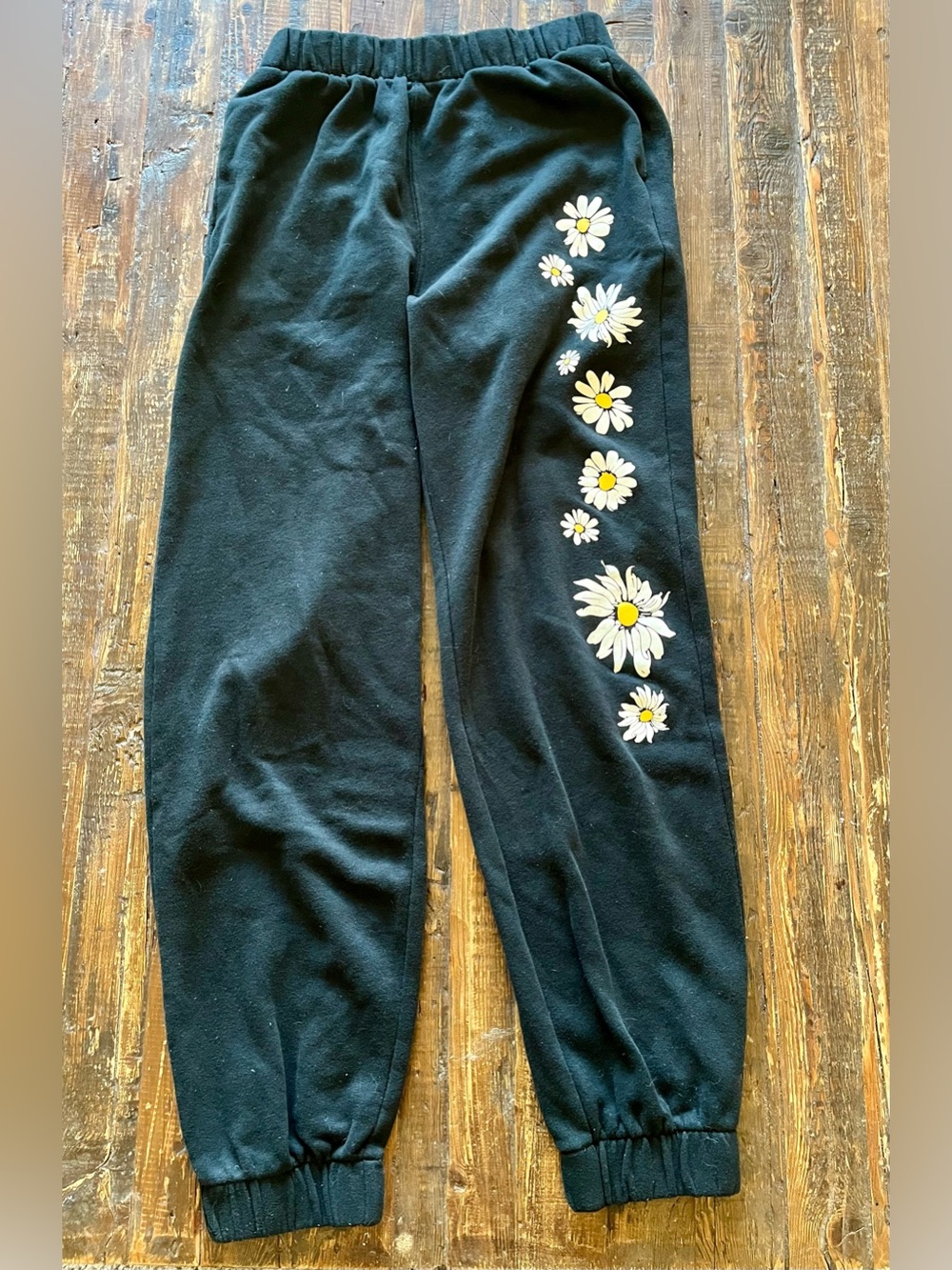 Hollister Black Joggers w/ Daisy Side Print Charlie D’Amelio Sweat Pants Sz XS